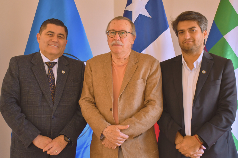 Dr. Delamaza recibió apoyo del rector de la Universidad Arturo Prat (UNAP), Alberto Martínez