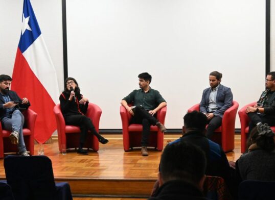 Bárbara Jerez, investigadora de CEDER ULagos participa en seminario sobre la Estrategia Nacional del Litio