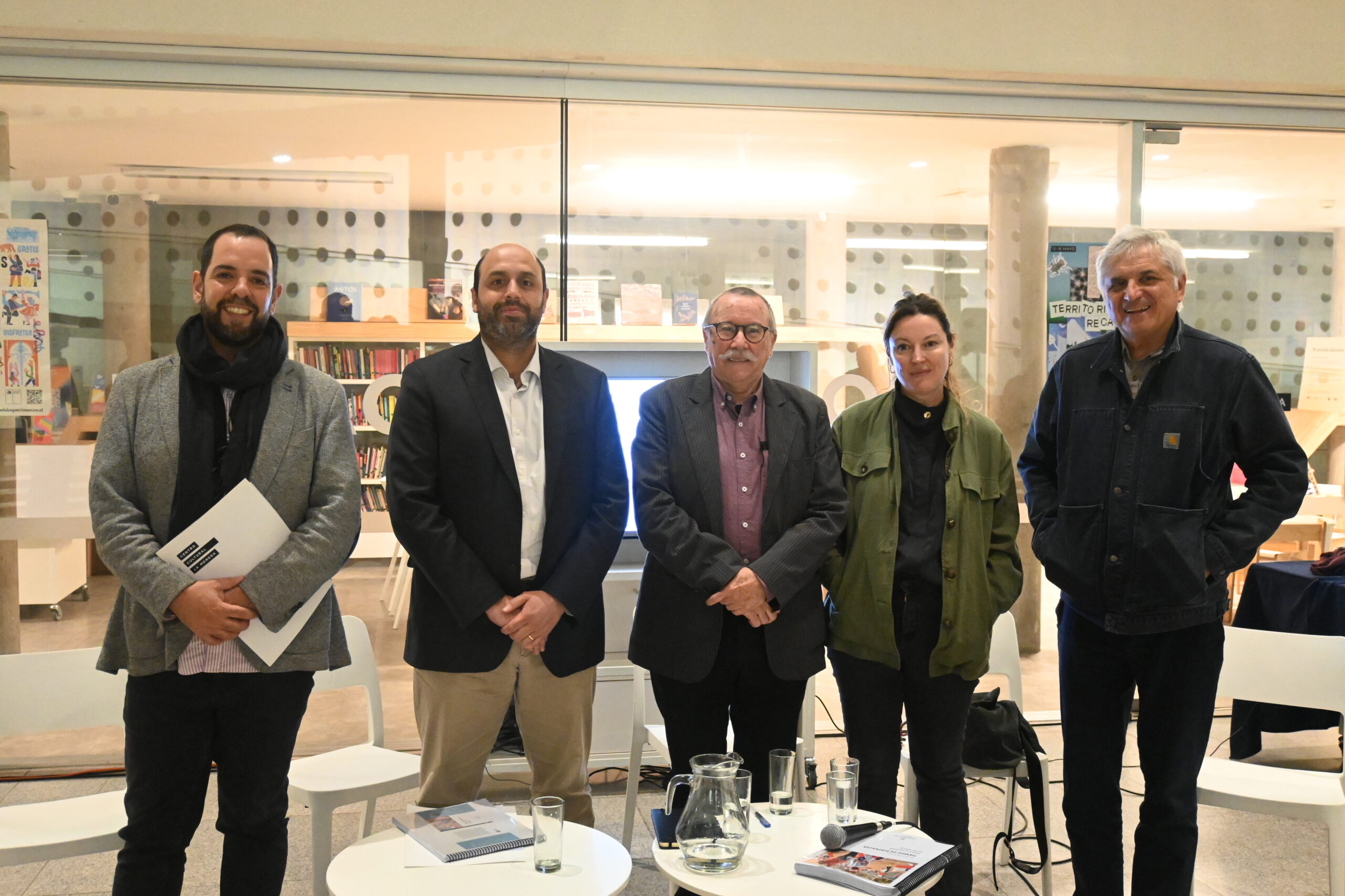 Presentan libro Tiempo de disfraces. Política y sociedad en los años 90, del Dr. Gonzalo Delamaza