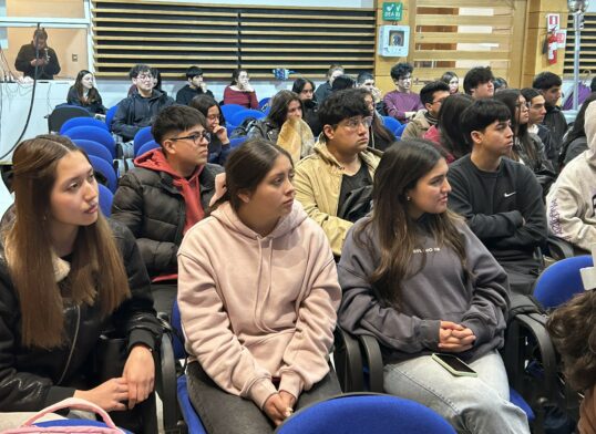 Estudiantes ULagos conocen sobre pericias químicas y forense en labor de la PDI