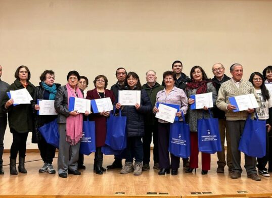 Adultos mayores certifican sus competencias digitales en la ULagos