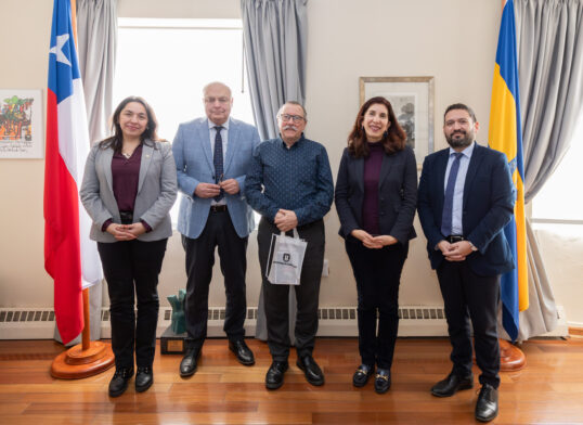 Barómetro Regional: Dr. Gonzalo Delamaza realiza visita protocolar a la UdeC para abordar resultados del estudio 2024