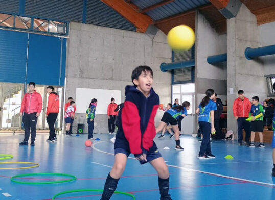 Más de cien escolares participaron en clínica de vóleibol  organizada por Técnico Deportivo Universitario