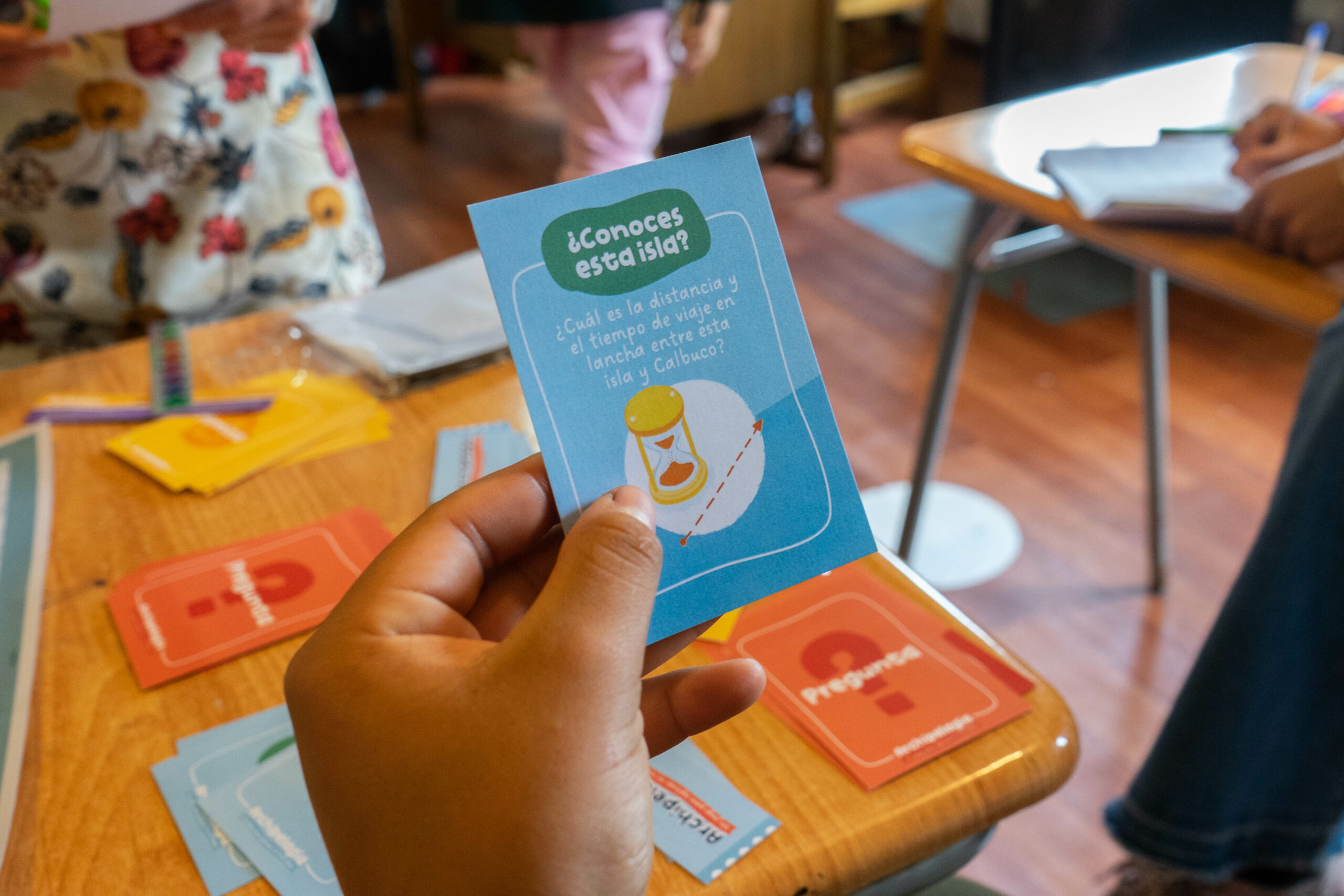 Juego de mesa invita a conocer cómo se viven las movilidades de las infancias en islas de la Región de Los Lagos