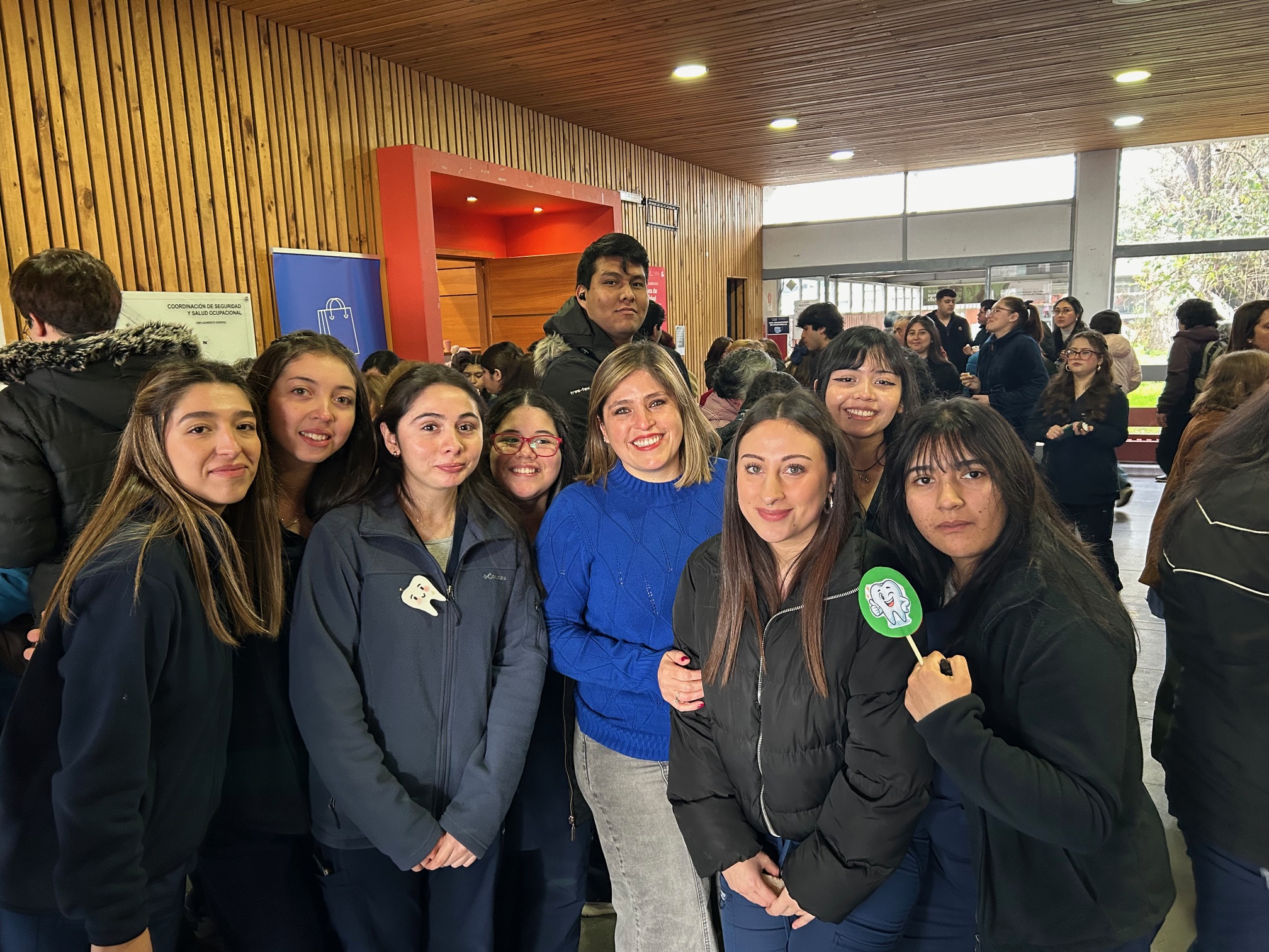 Estudiantes de enfermería capacitan en el Autocuidado a Adultos Mayores