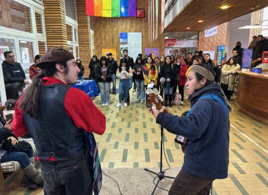 Realizan intervención en conmemoración del mes del Orgullo LGBTQIA +