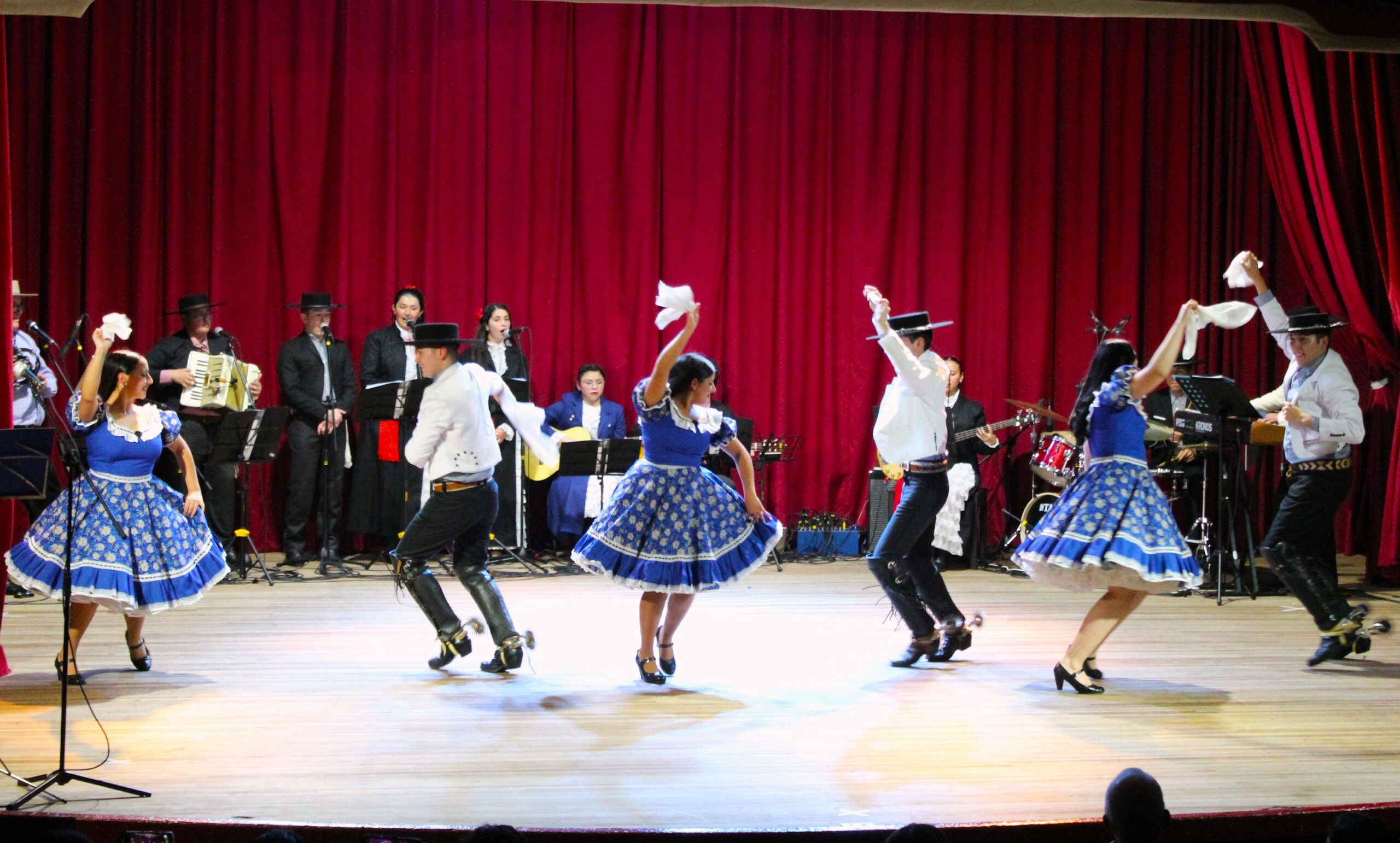 Ballet Folclórico de la Universidad de Los Lagos cerró en grande celebración de Fiestas Patrias