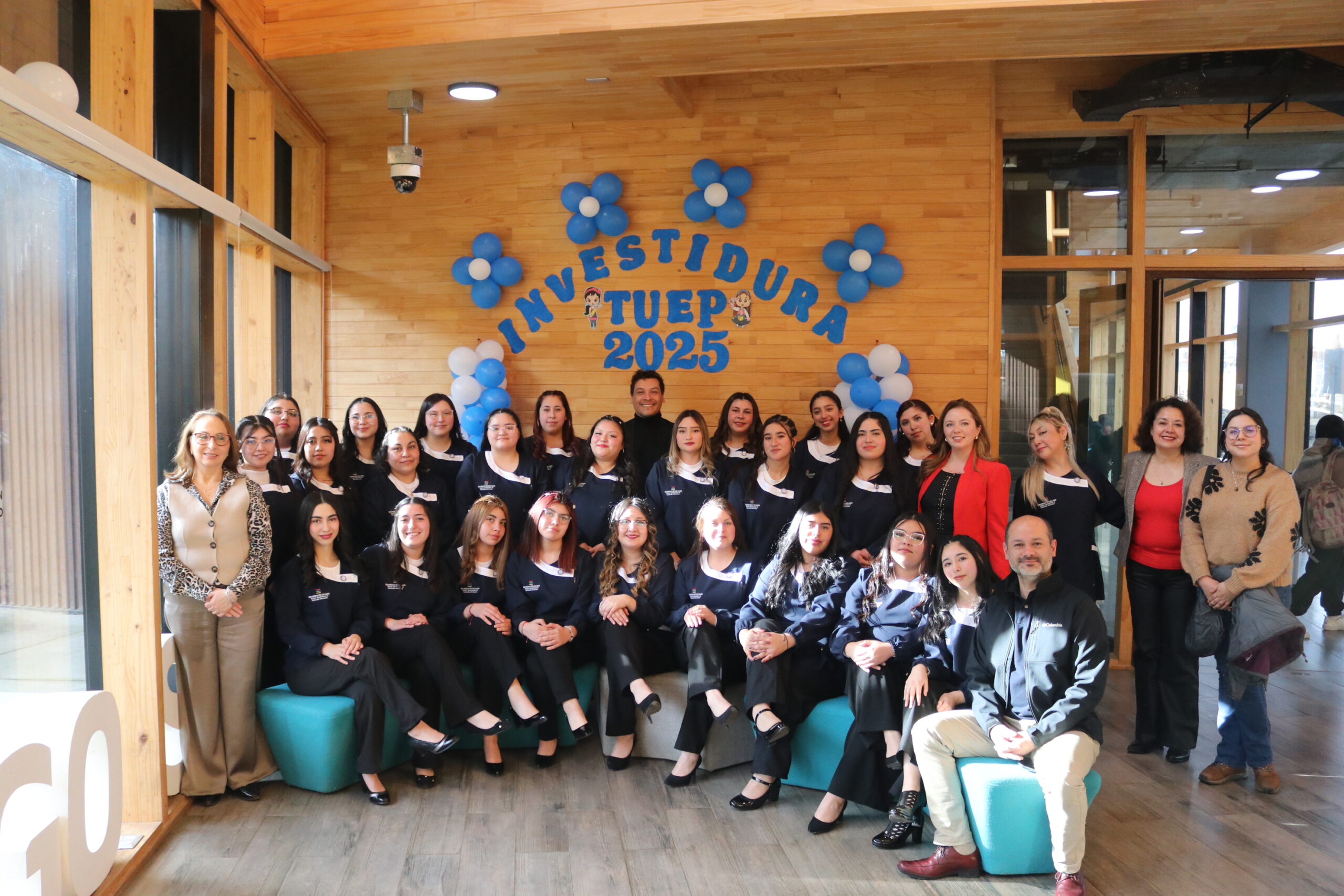 Nuevas generaciones de técnicas universitarias en Educación Parvularia viven su ceremonia de investidura en Chiloé