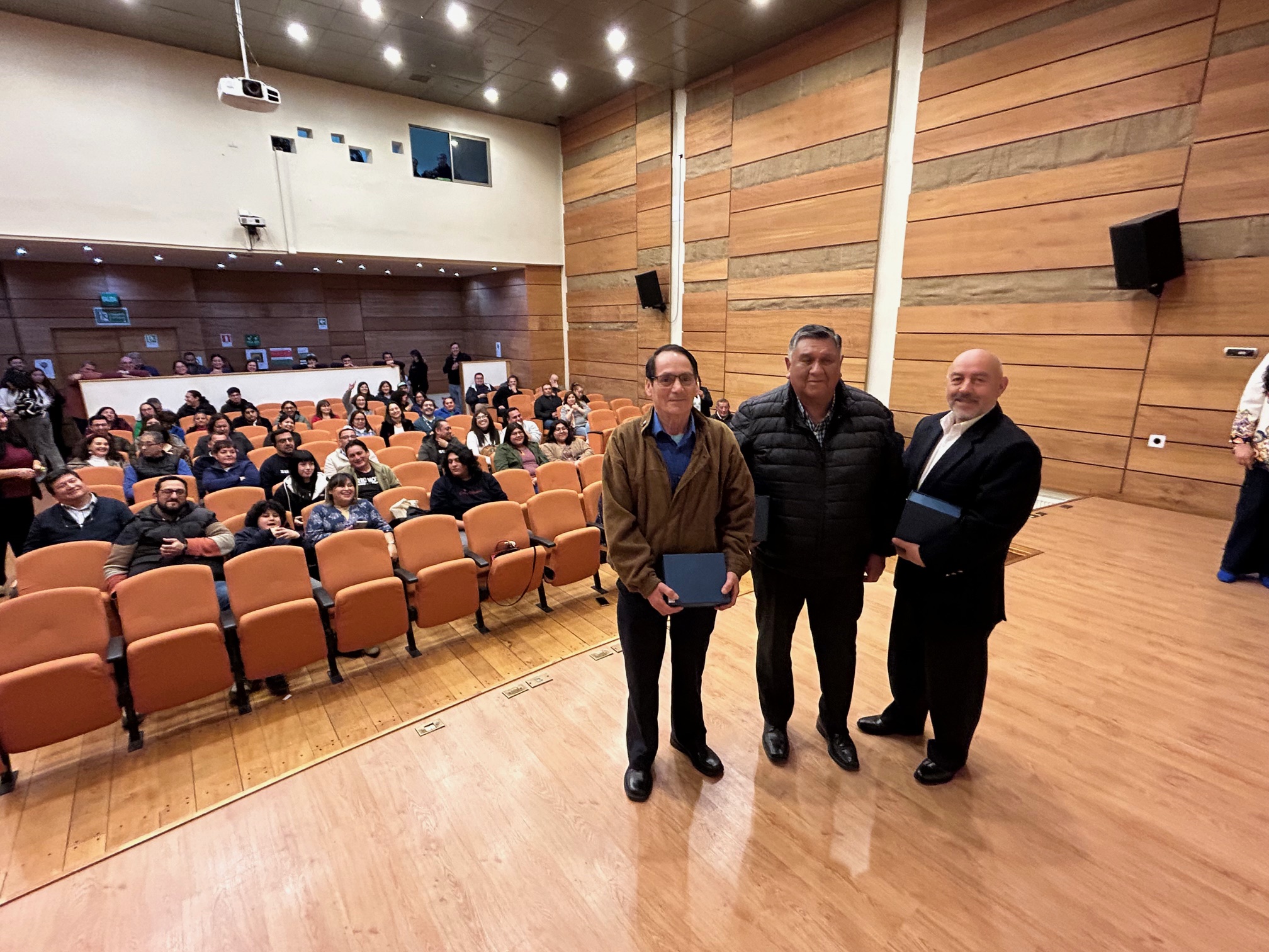 ULagos rinde homenaje a funcionarios que culminan trayectoria laboral