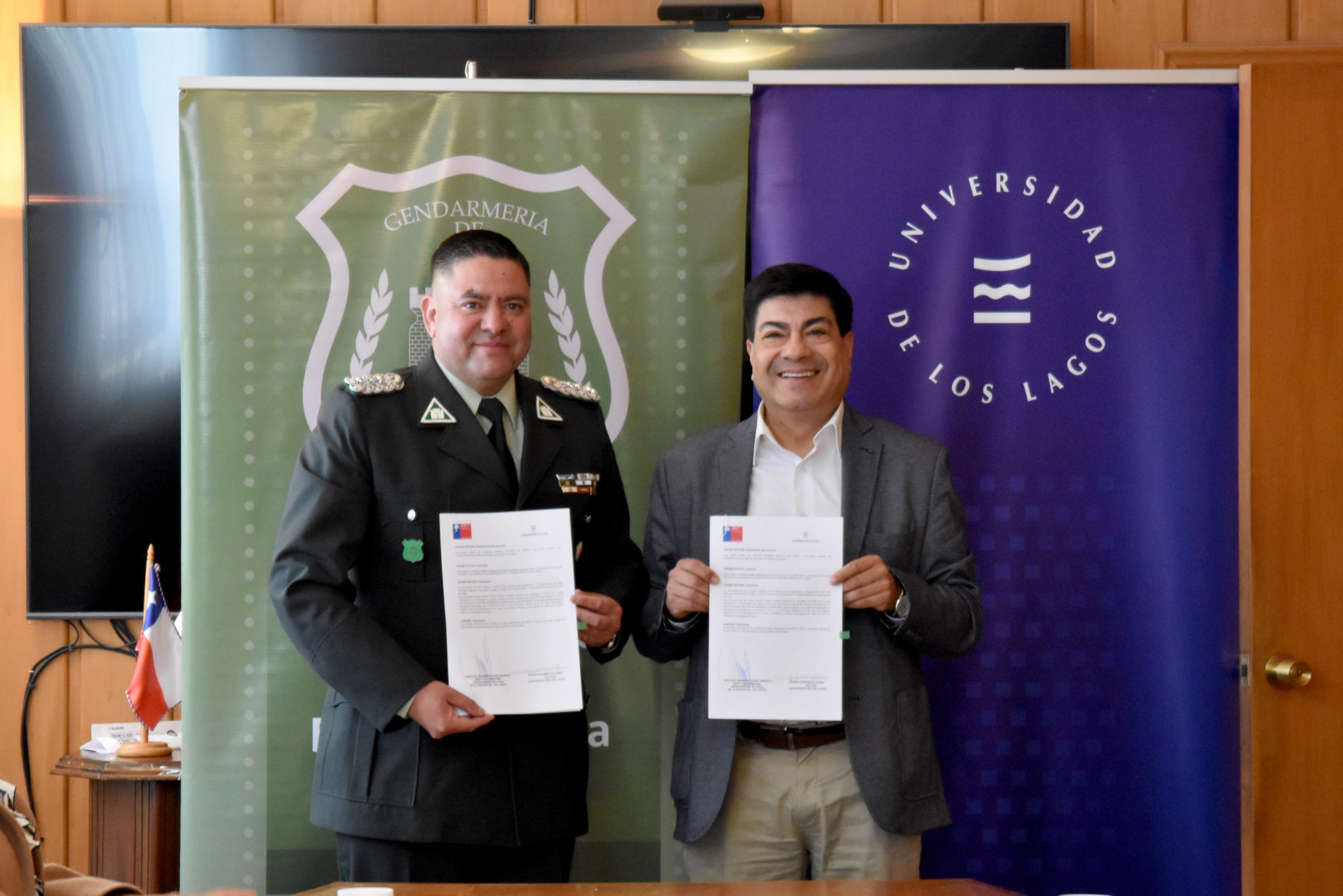 Gendarmería y Universidad de Los Lagos firman convenio para favorecer la reinserción