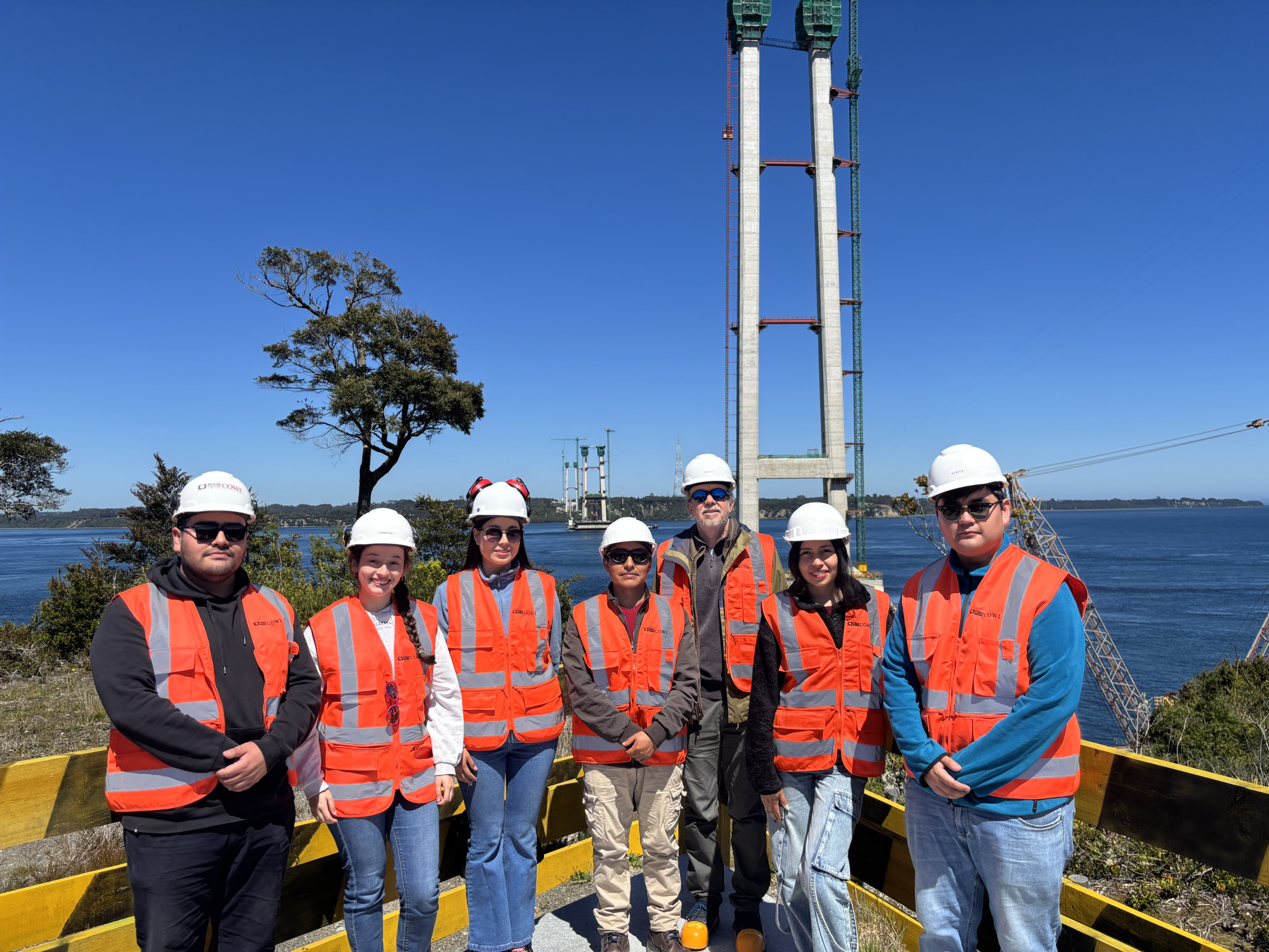 Estudiantes de Ingeniería Ambiental visitaron obras de construcción del Puente Chacao