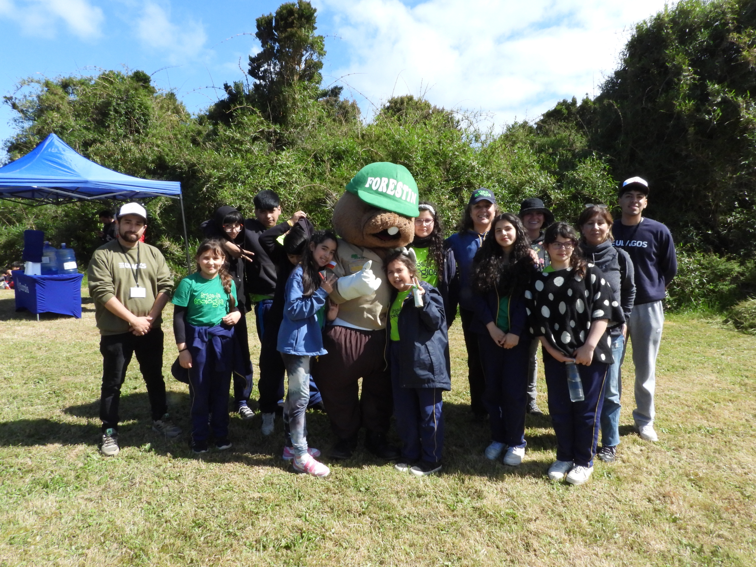 Estudiantes ULagos participan del Patatour Ecoeducativo 2025 en el Parque Nacional Chiloé