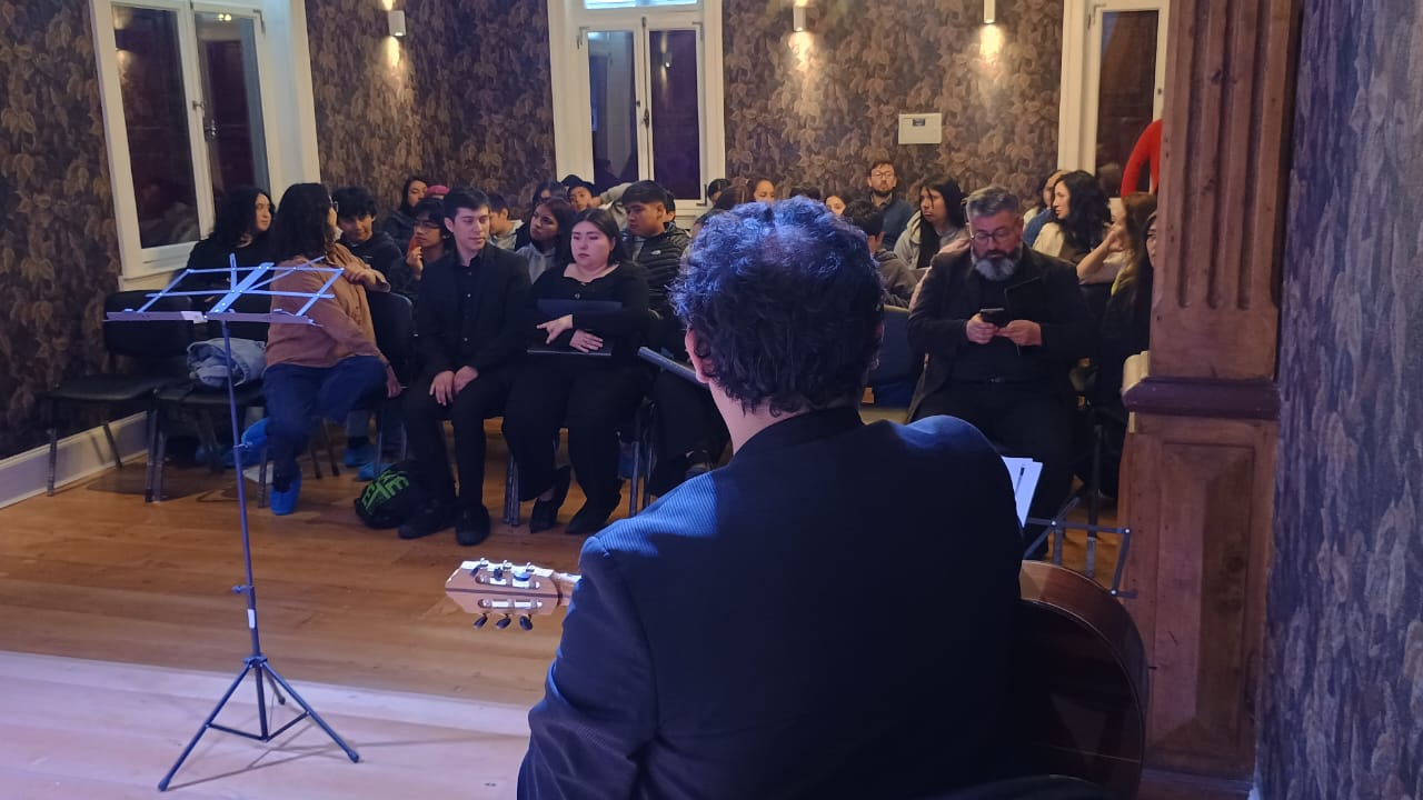 Ensamble ULagos ofreció concierto a escolares de Puelo en el marco del programa ACCIONA