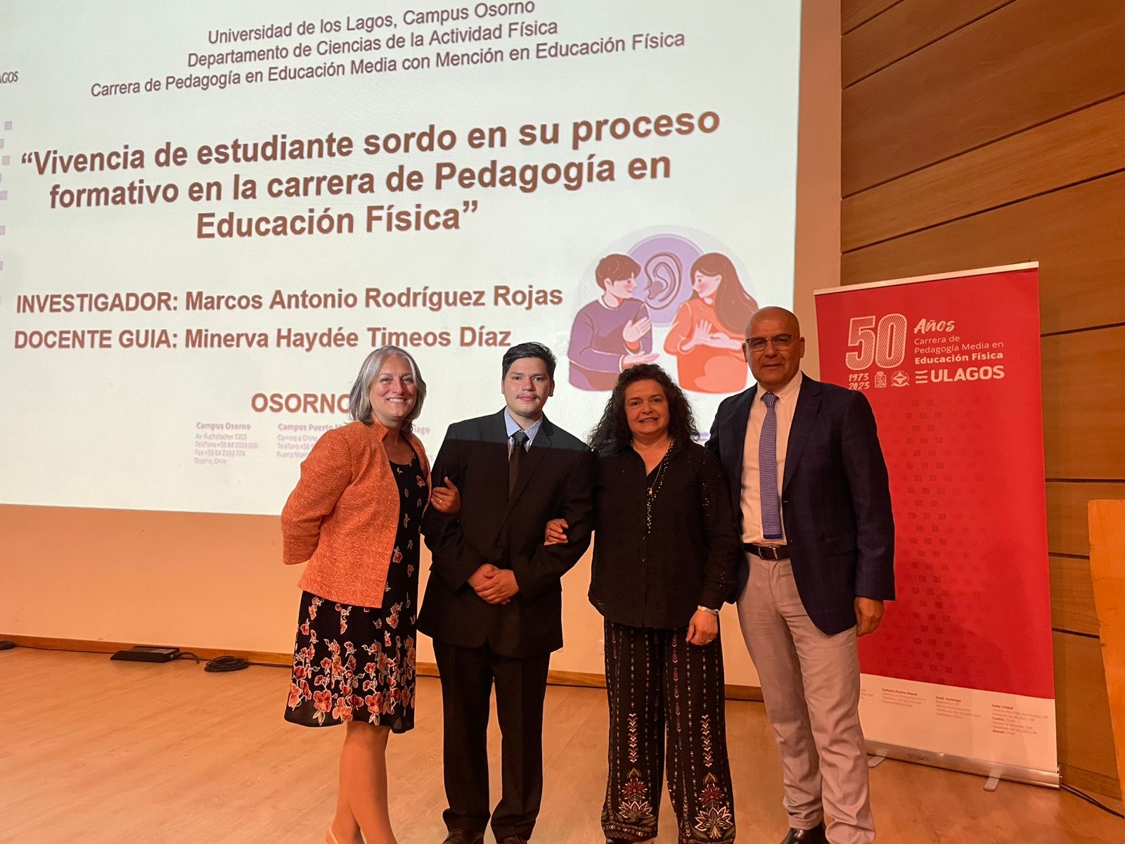 Estudiante sordo se titula con distinción de Pedagogía Media en Educación Física