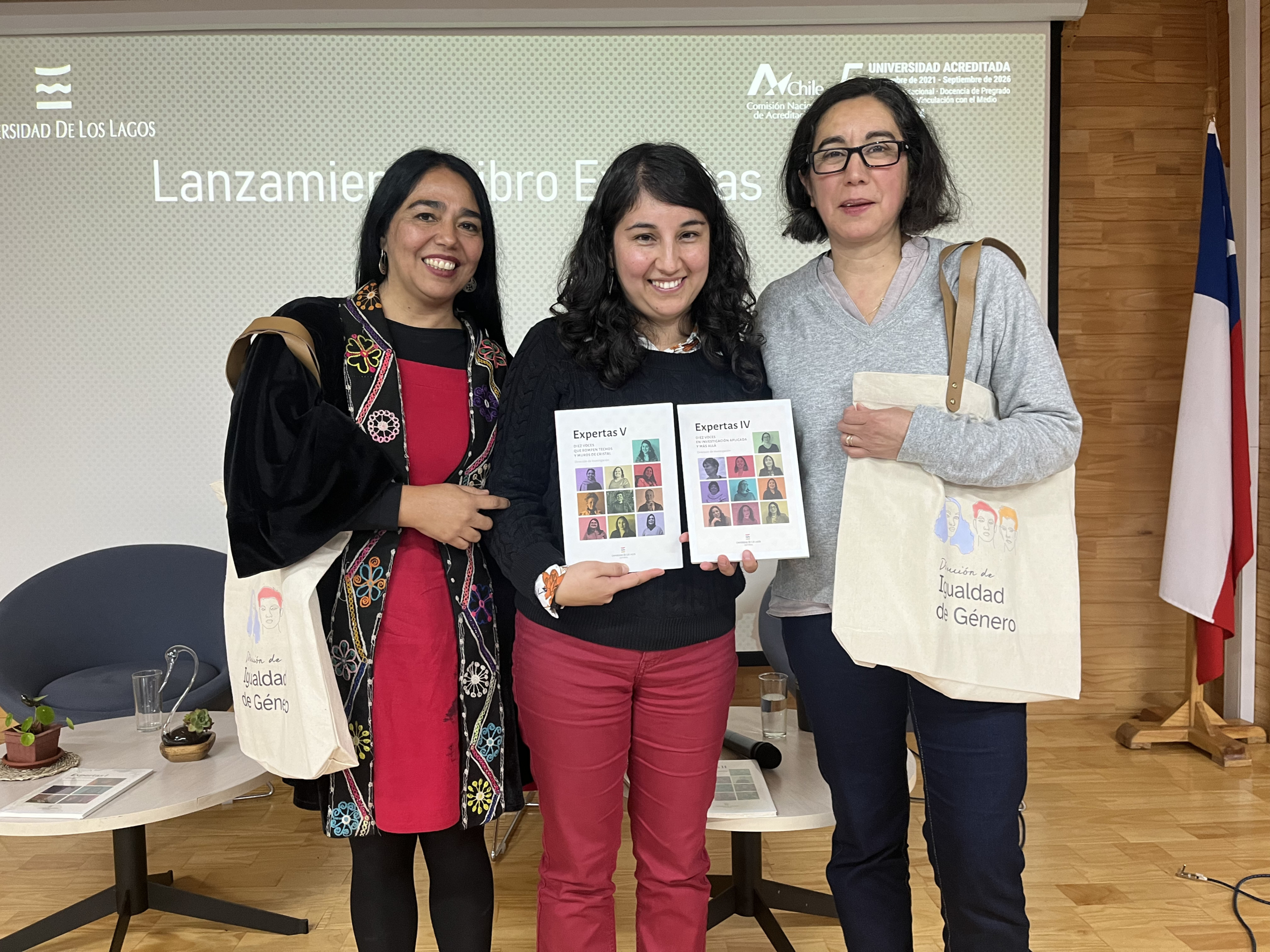ULagos Chiloé conmemoró el Día de la Mujer con lanzamiento del libro “Expertas”