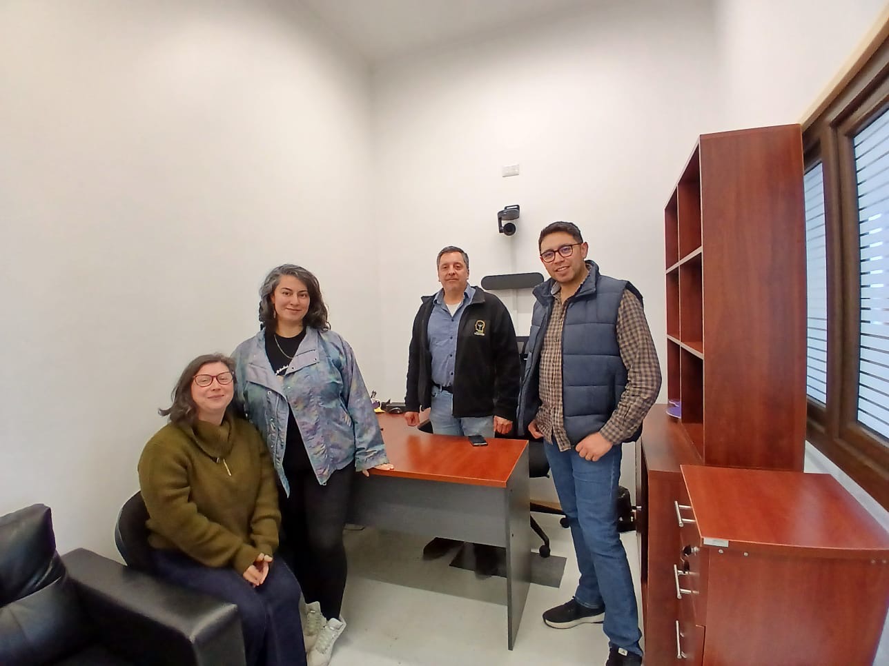 Psicología ULagos inaugura Sala Espejo que fortalecerá la formación práctica del estudiantado en Chiloé