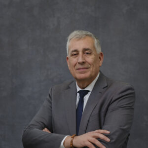 Dr. Hans Richter Becerra