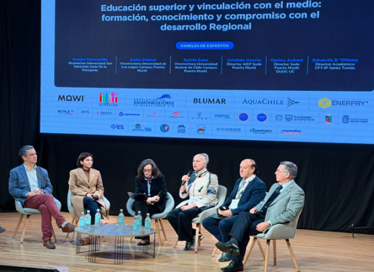 ULagos remarca sello de servicio a la región en congreso internacional de vinculación con el medio