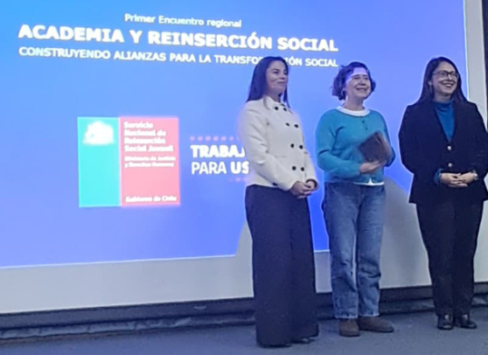 ULagos recibe reconocimiento por su aporte en la reinserción social juvenil