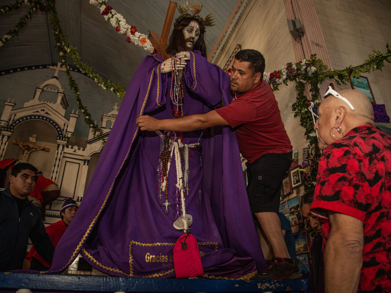 Ulagos y UFRO se unen para relevar la devoción y tradición chilota a través de la exposición fotográfica “Miradas de Fe”