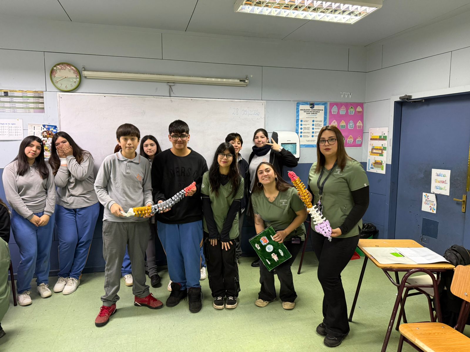 Rompecolumna y Bingo Vertebral: los juegos con que estudiantes ULagos enseñan hábitos saludables en escuelas rurales