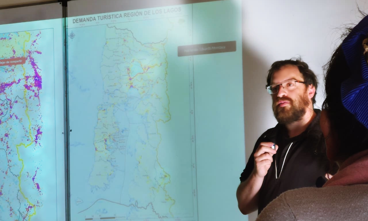 Magíster en Gobernanza Territorial fortalece formación con conferencia del geógrafo Álvaro Montaña