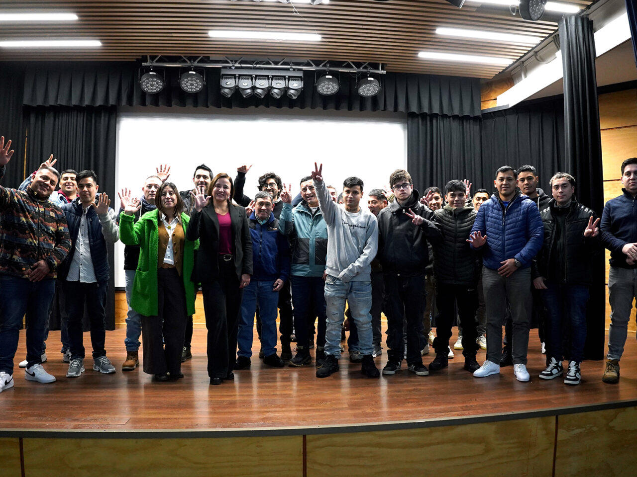 Cine y reinserción social: usuarios del CET de Osorno participaron en función de «La vida de los otros» en la ULagos
