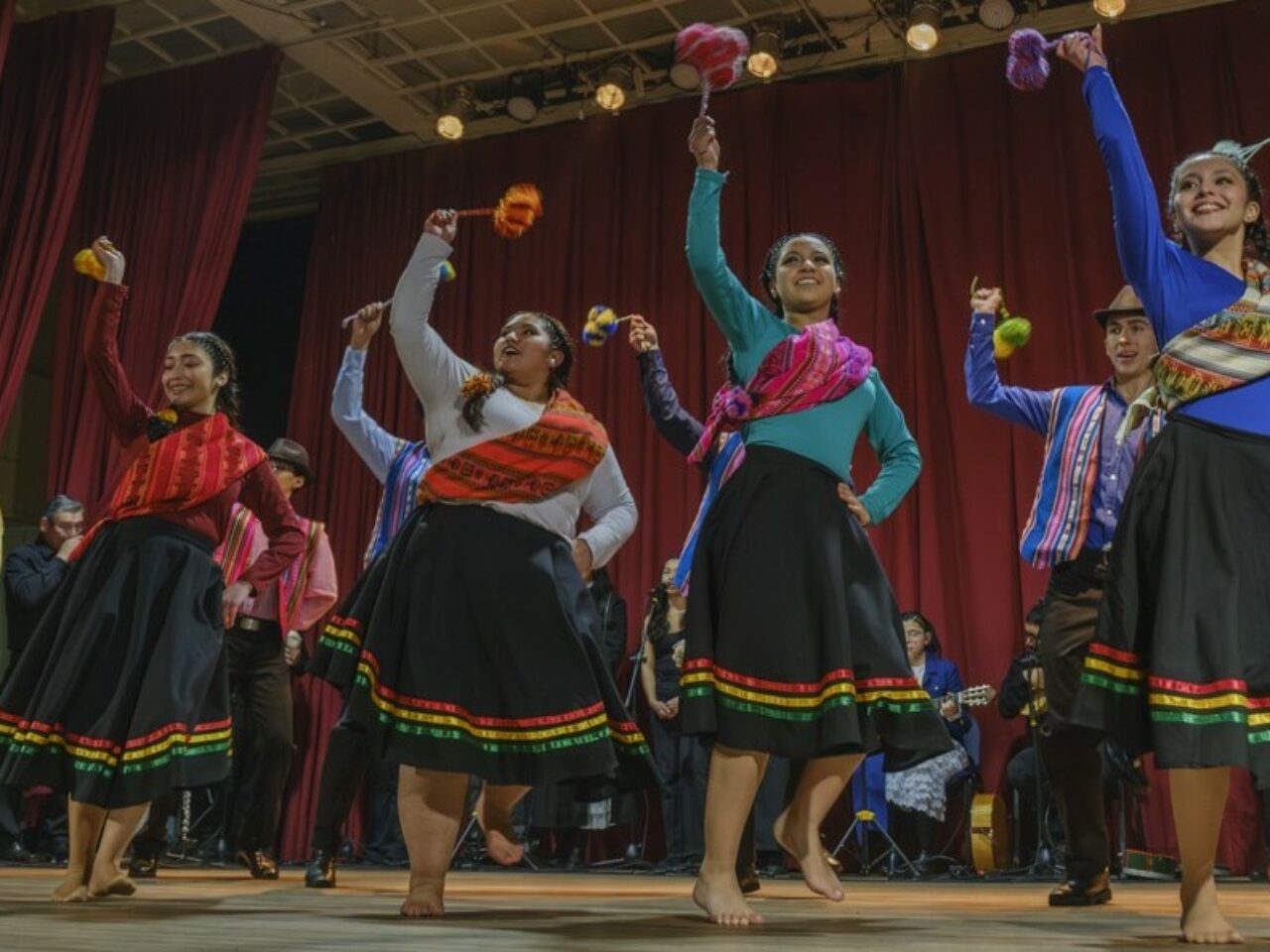 Con una ovacionada Gala Folclórica, el Conjunto Folclórico ULagos inició su temporada artística 2026