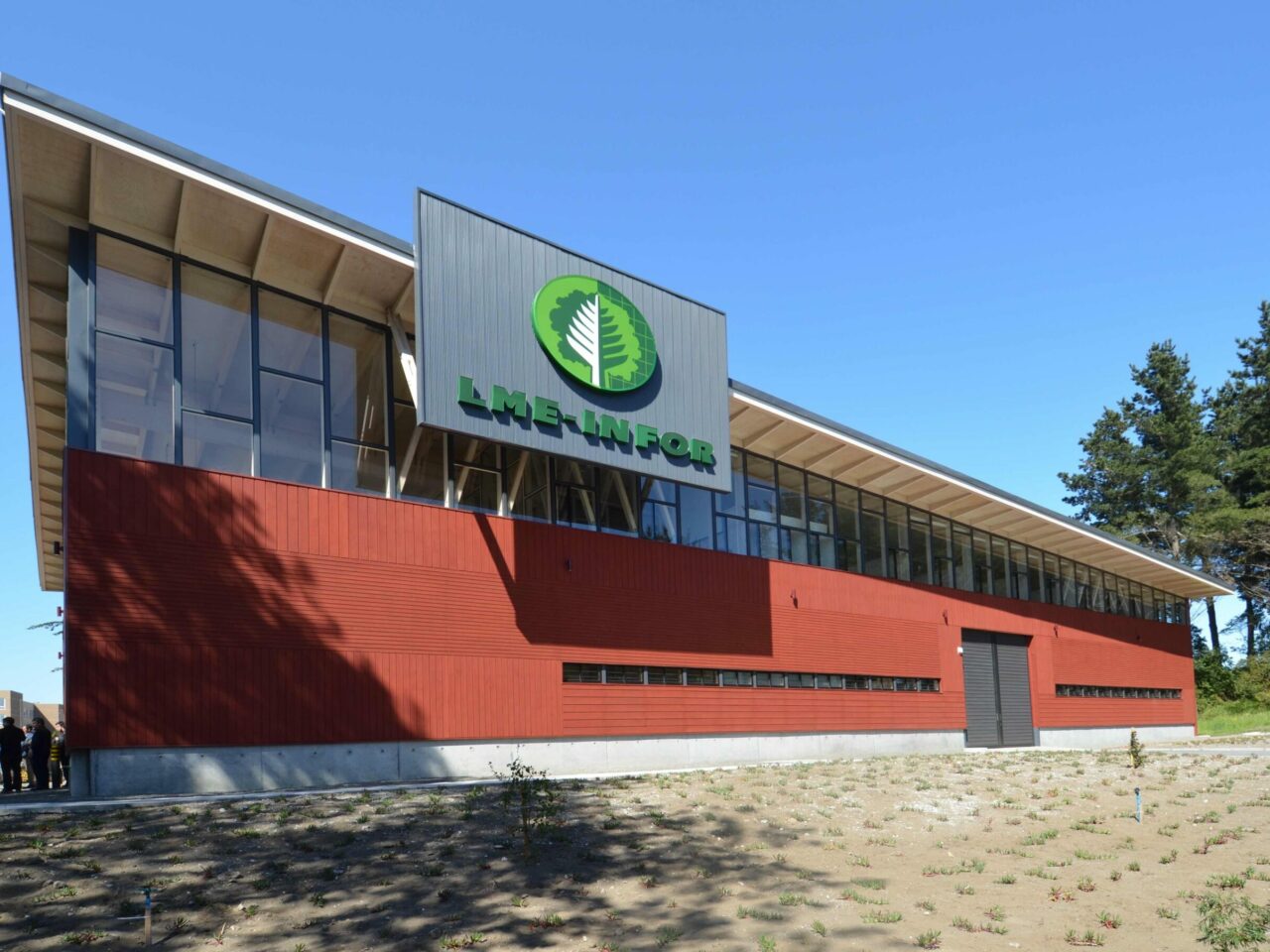 ULagos e INFOR sellan alianza estratégica para fortalecer la investigación sostenible en Chiloé