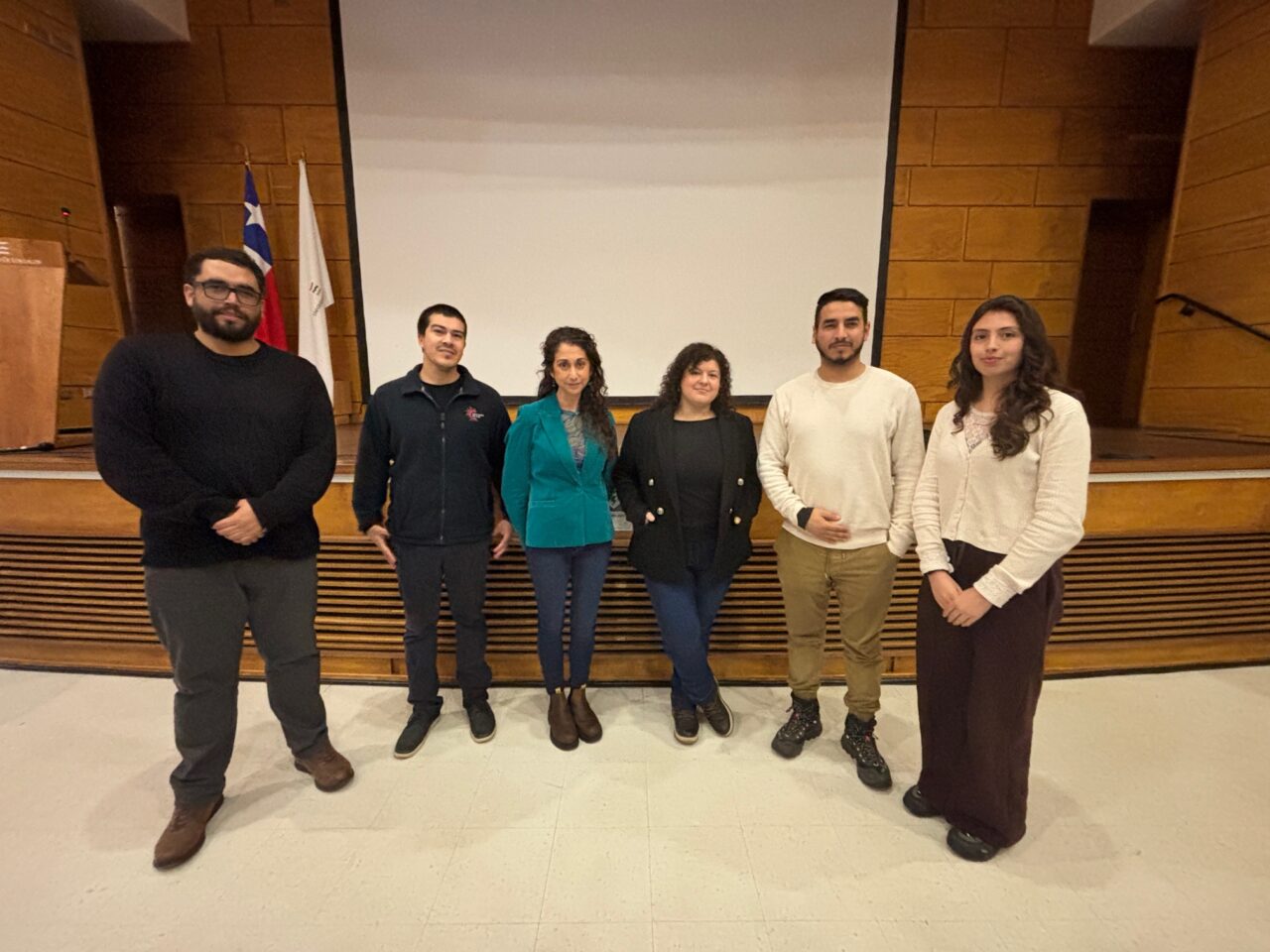 Charla sobre los pingüinos releva su importancia en la salud del ecosistema
