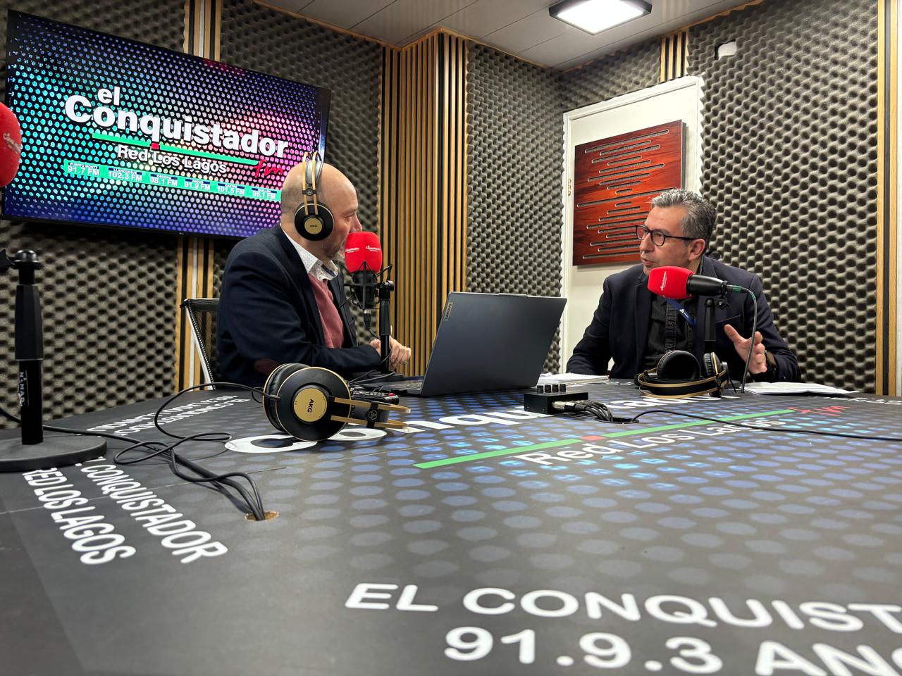 En radio El Conquistador FM: Académico de Derecho apuntó al riesgo de las RRSS  en el ámbito de la explotación infantil-adolescente