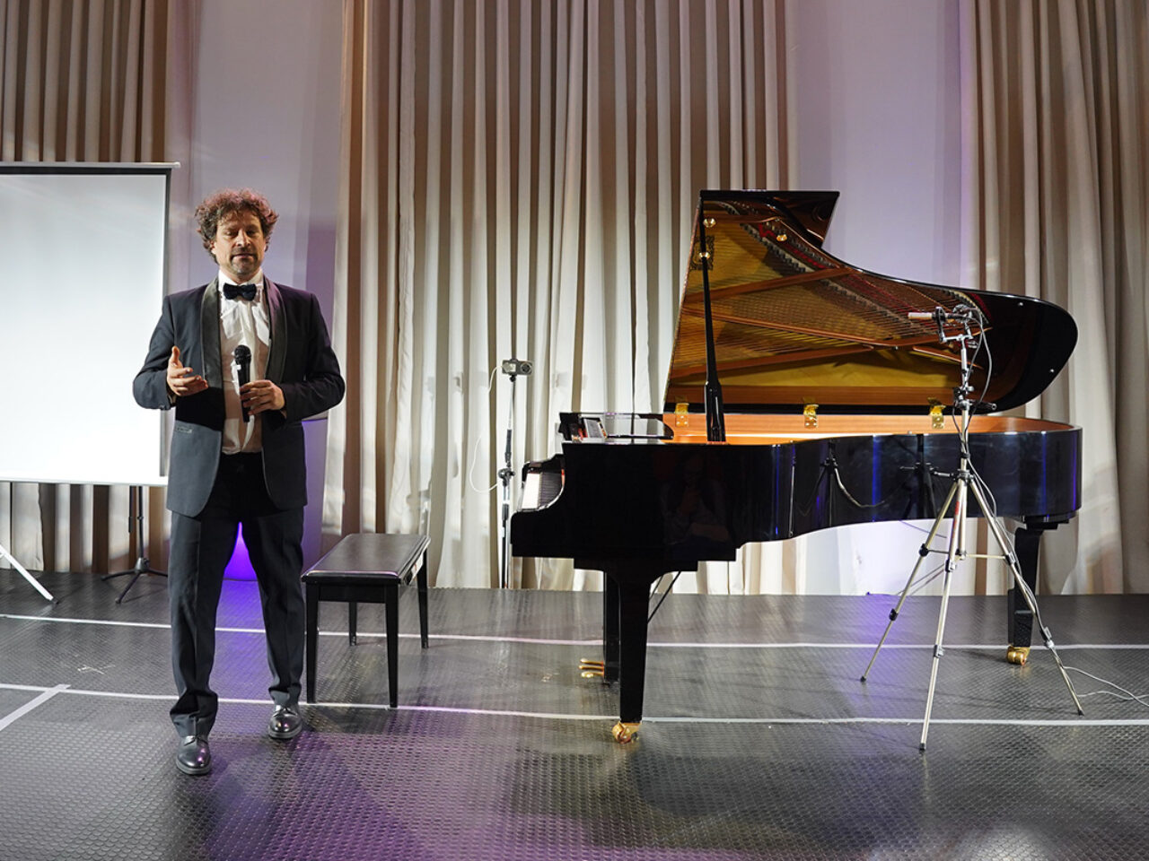 José Luis Nieto cautivó a cerca de 300 espectadores en concierto organizado por la Universidad de Los Lagos