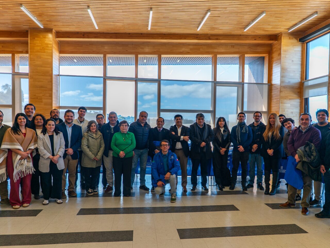 Municipios, comunidades y ULagos abren diálogo para buscar soluciones al problema de los residuos en Chiloé
