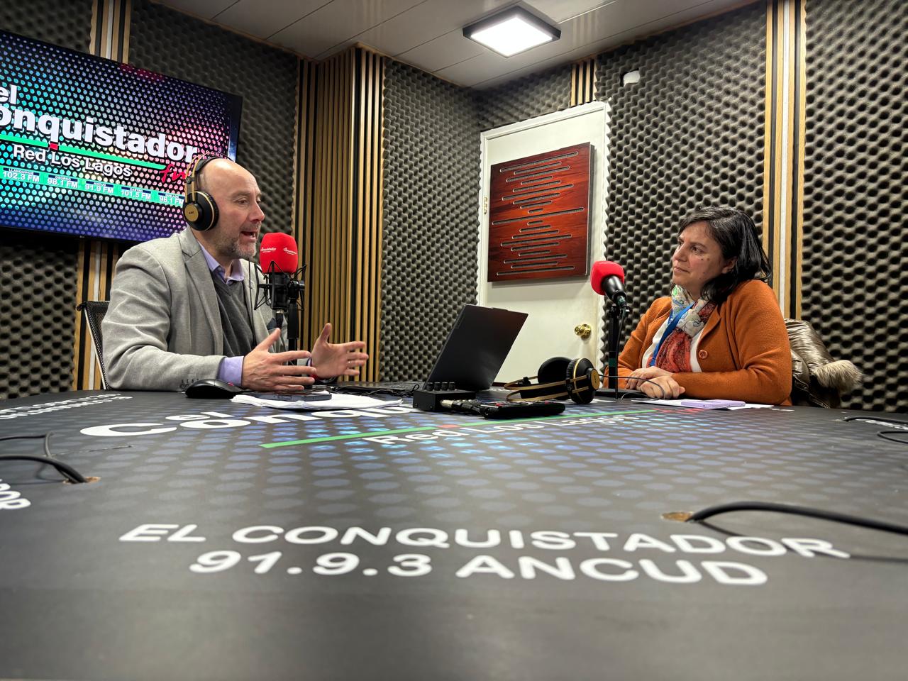 Directora docente de Psicología conversa sobre bienestar en la infancia y adolescencia en radio El Conquistador F.M.