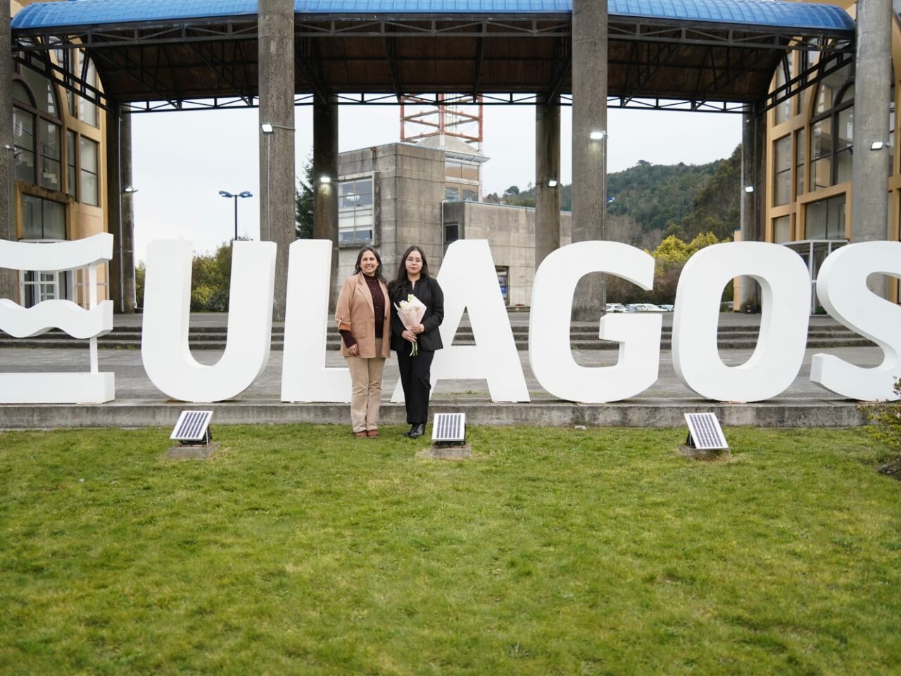 Desde Ayacara a la ingeniería: Macarena Catin se convierte en la primera mujer titulada de Ingeniería Civil Eléctrica