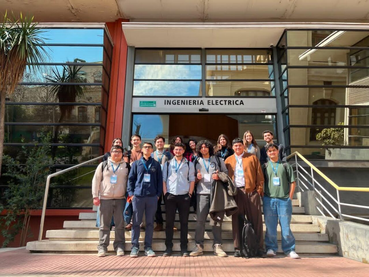 Estudiantes de Ingeniería Civil Eléctrica amplían su visión profesional en encuentro nacional