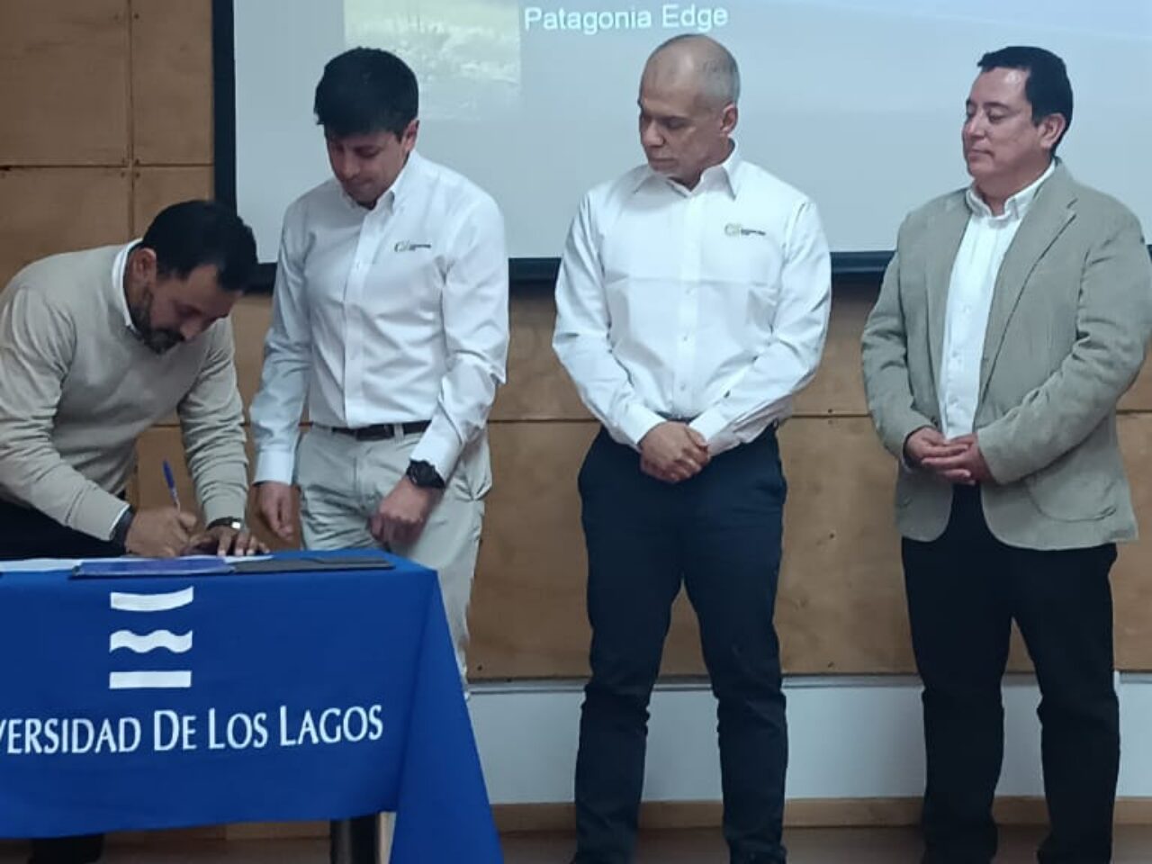 ULagos y Patagonia Edge firman convenio para la formación y la innovación en el sector eléctrico
